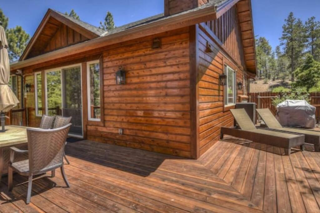Custom Single Story Cabin With Jacuzzi Pool Table & Big Game Room With Arcade Games Биг Бэар Лейк Экстерьер фото