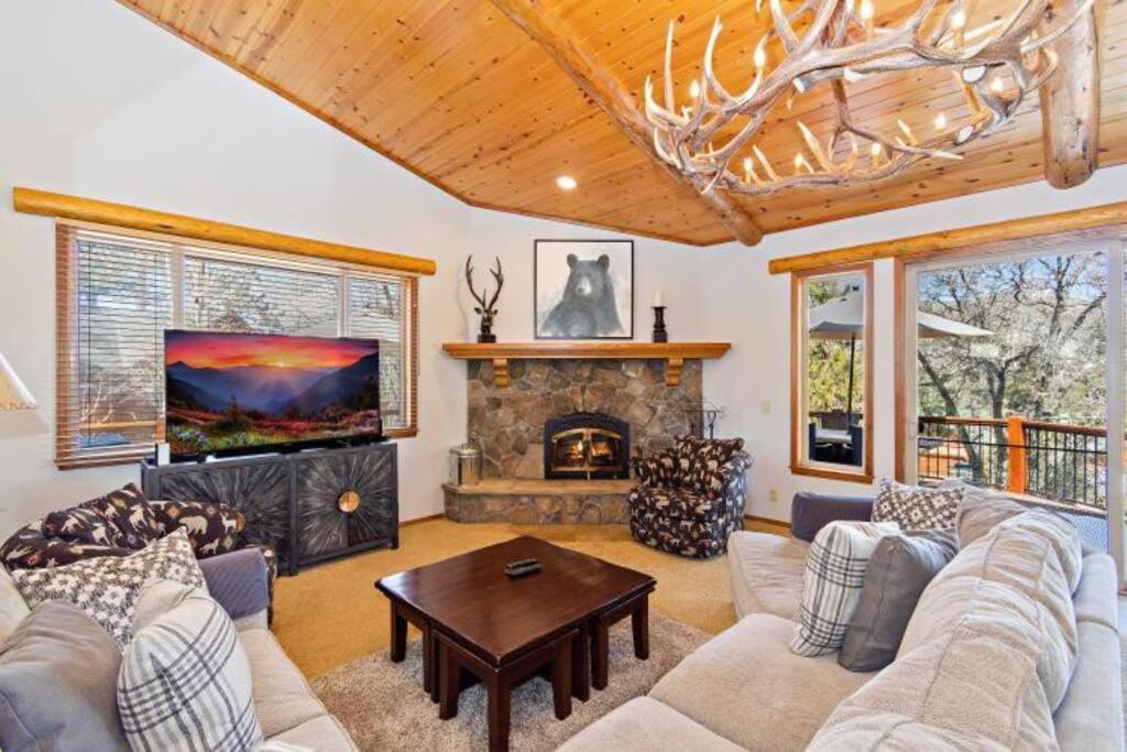 Custom Single Story Cabin With Jacuzzi Pool Table & Big Game Room With Arcade Games Биг Бэар Лейк Экстерьер фото