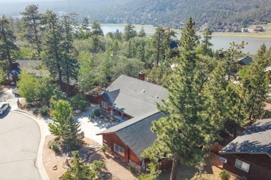 Custom Single Story Cabin With Jacuzzi Pool Table & Big Game Room With Arcade Games Биг Бэар Лейк Экстерьер фото