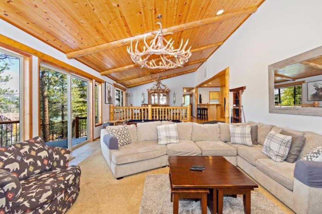 Custom Single Story Cabin With Jacuzzi Pool Table & Big Game Room With Arcade Games Биг Бэар Лейк Экстерьер фото