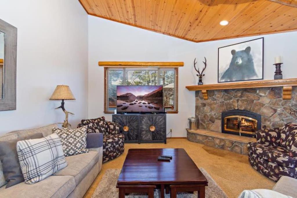 Custom Single Story Cabin With Jacuzzi Pool Table & Big Game Room With Arcade Games Биг Бэар Лейк Экстерьер фото