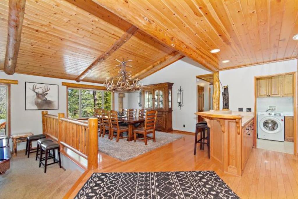 Custom Single Story Cabin With Jacuzzi Pool Table & Big Game Room With Arcade Games Биг Бэар Лейк Экстерьер фото